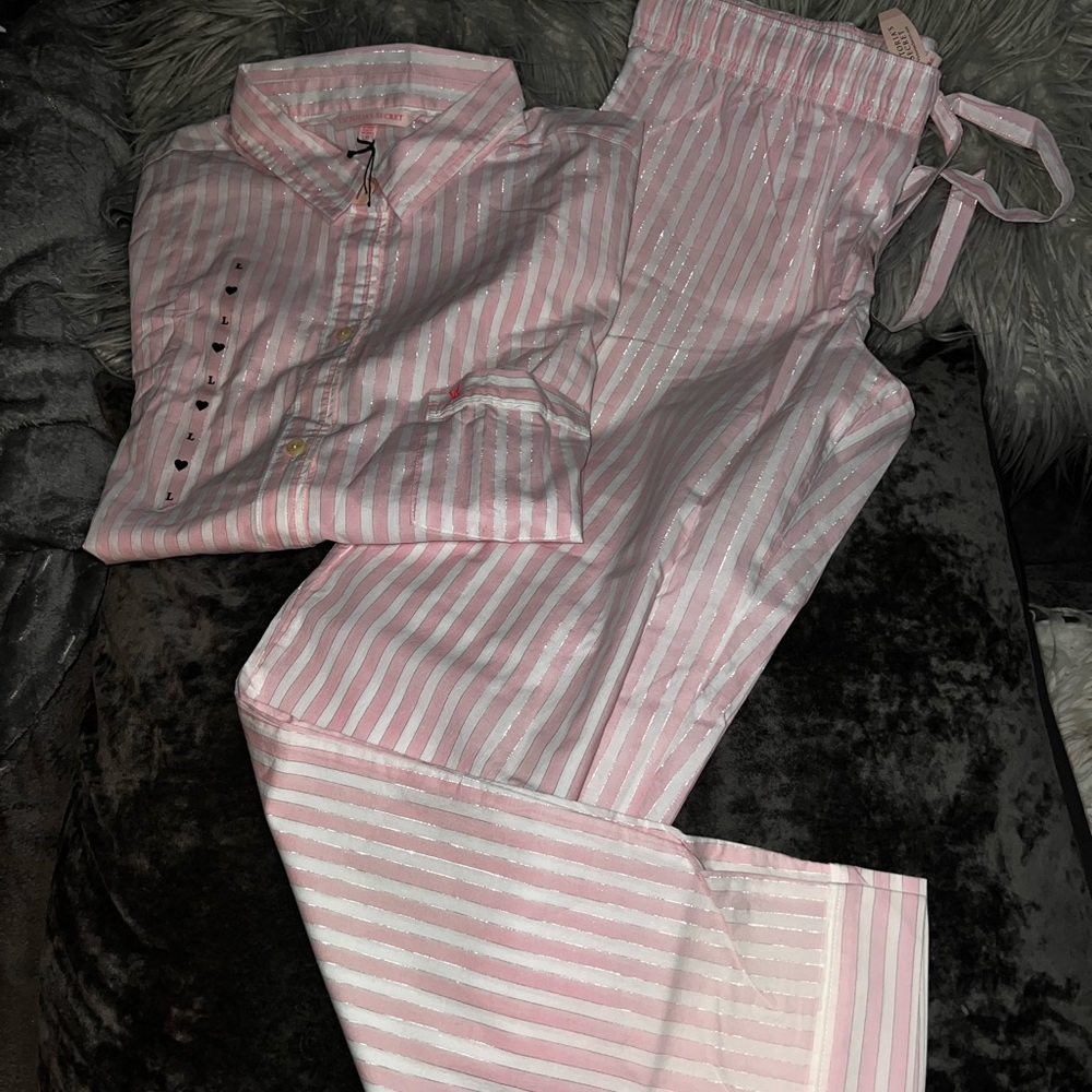 New Victoria's Secret Pink Striped Pajama Set $19.00
Lightweight long-Slv Sz L.